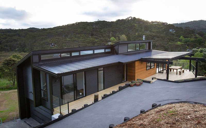 Hose with Queensland sheet metal Magnaflow roof